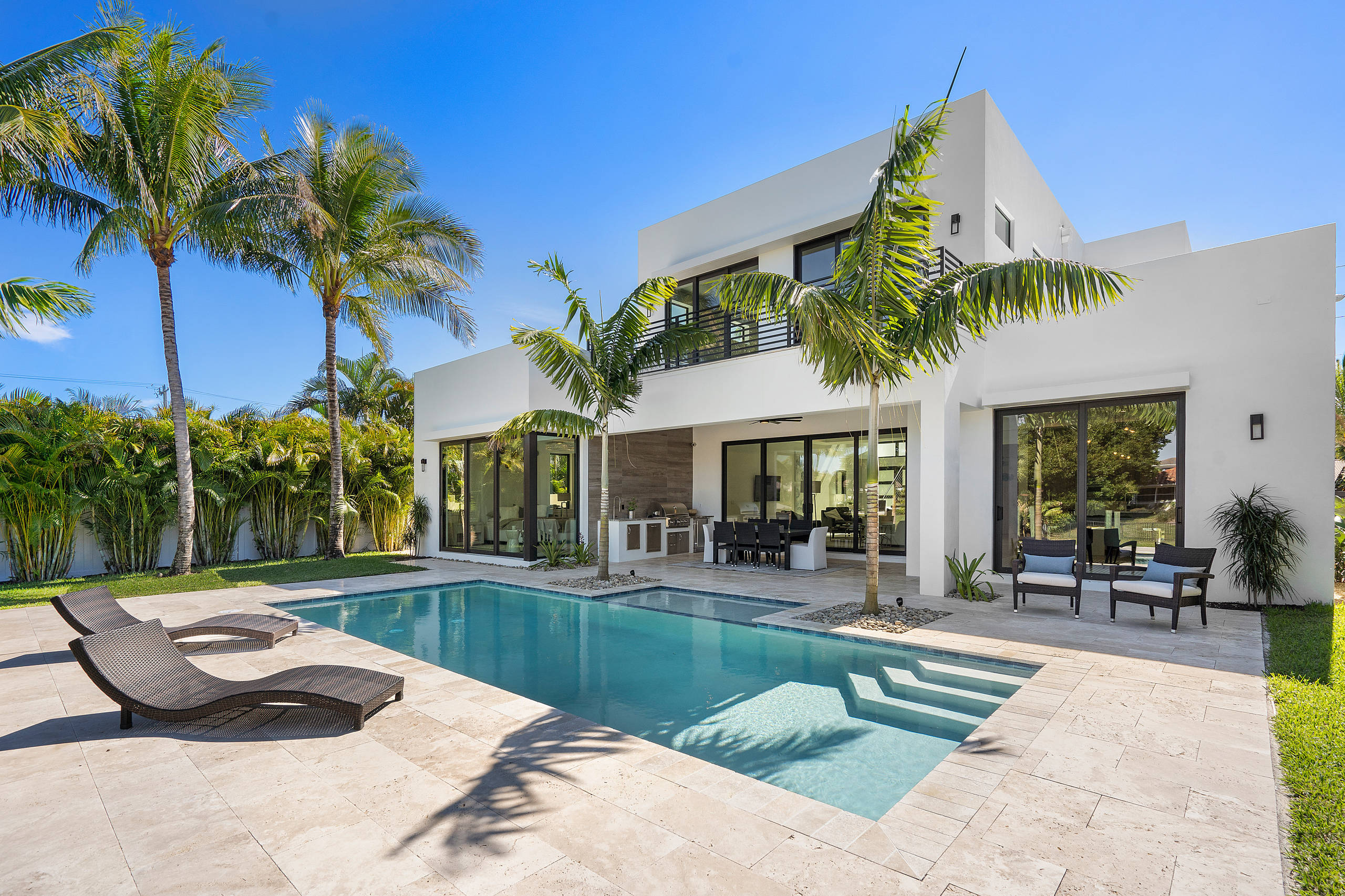 delray-beach-new-modern-waterfront-construction-reh-interiors-restyle-home-staging-img~ce115ce20c5da0ac_14-7701-1-b12627b