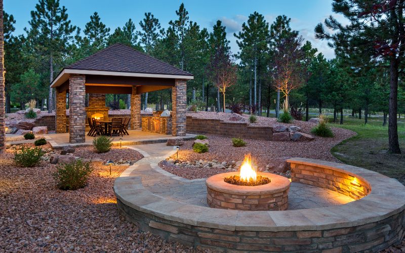 outdoor+living+space+fireplace